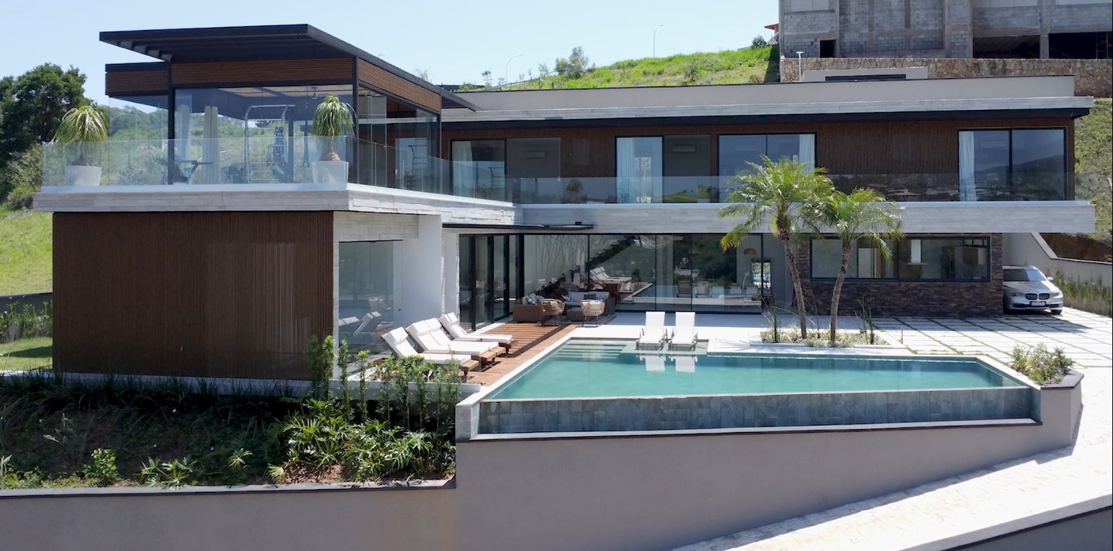 residencia-alto-padrao-piscina-drone Residência de alto padrão com piscina vista por drone
